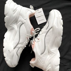 Bershka New with tags sneakers size: 7.5